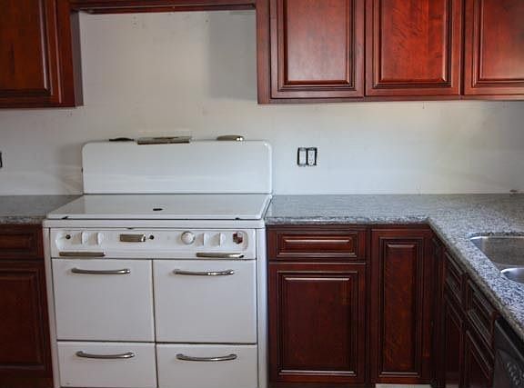 4th image of 366 N 12th St