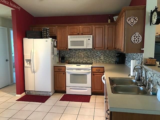 2nd image of 15413 Camellia Rd
