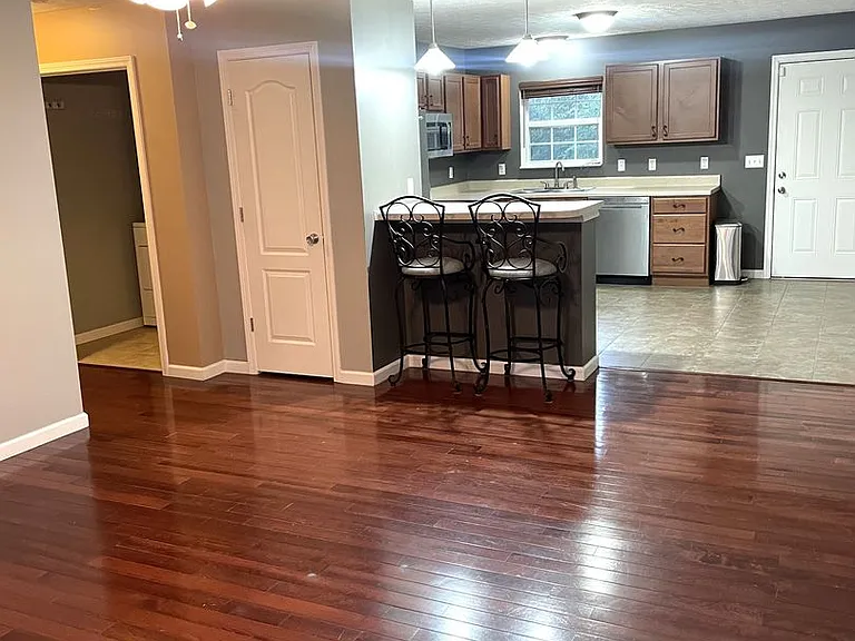2138 Bernhurst Dr — Photo 2