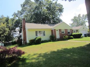 94 Iroquois Dr, Warwick, RI 02888