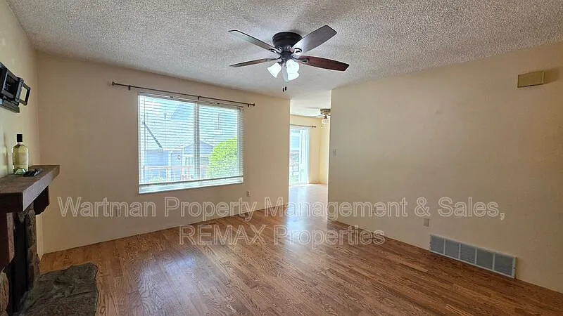2 bed, 1.0 bath, 901 sqft, $1,700 — Photo 4