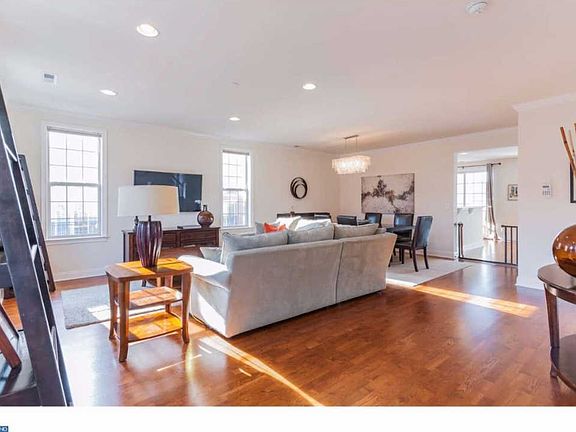 3rd image of 402 Regatta Dr