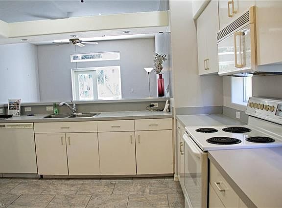 5th image of 9088 Palm Island Cir