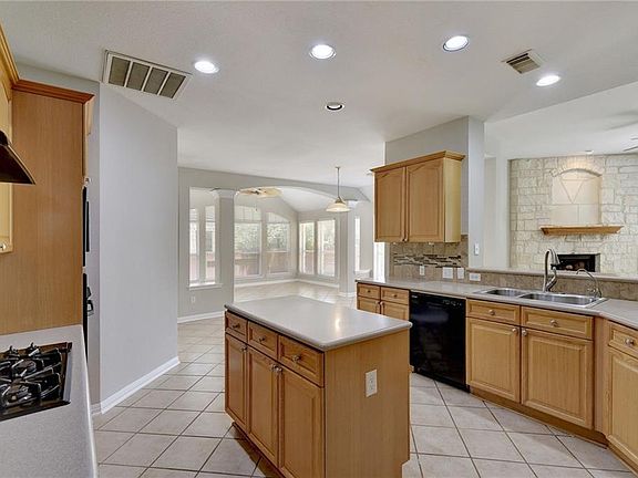 4th image of 2509 Plantation Dr