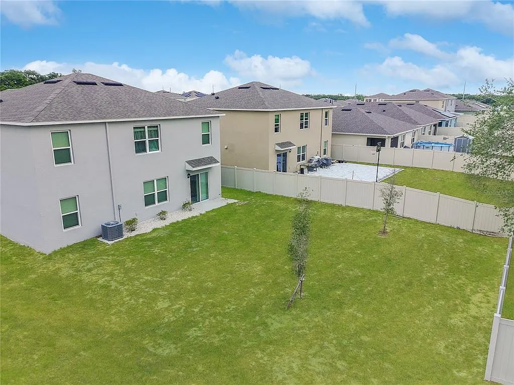 5 bed, 3.0 bath, 2696 sqft, $3,400 — Photo 4