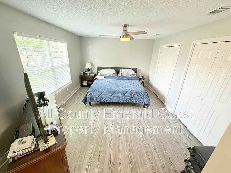915 Emily Cir — Photo 22