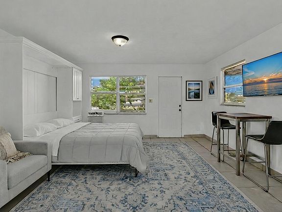 3rd image of 2417 N 19th Ave APT 2