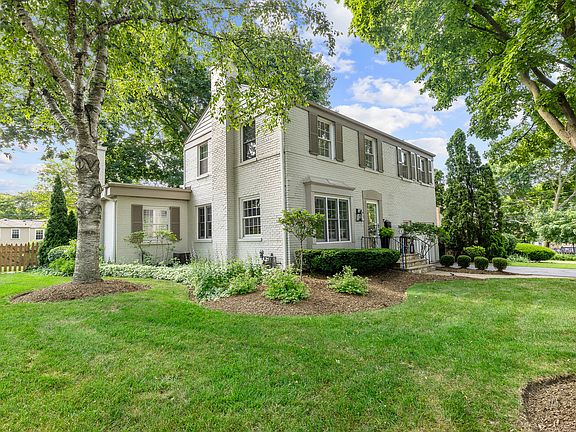2nd image of 422 Buckingham Pl