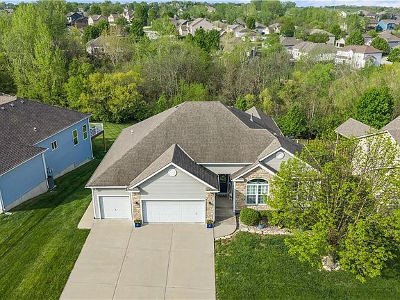 3rd image of 10312 N Hedges Ave