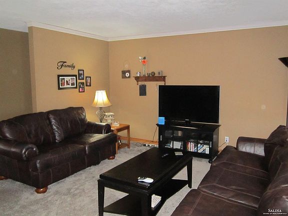 2nd image of 609 E Leslie Ave