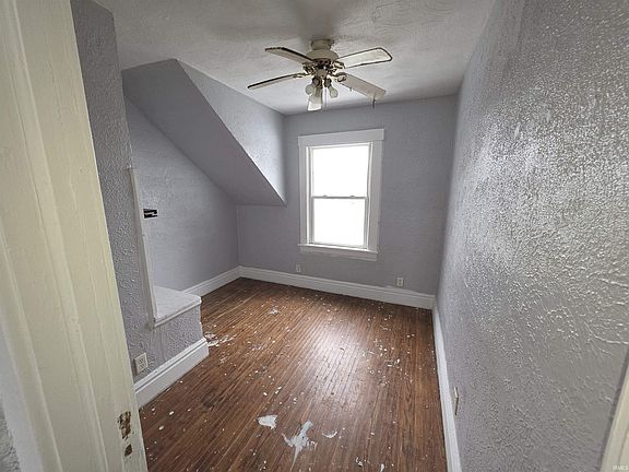 5th image of 1129 Huey St