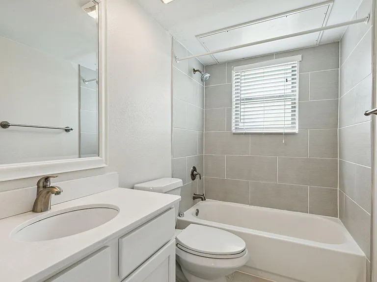 Devonshire Apartments — Photo 10