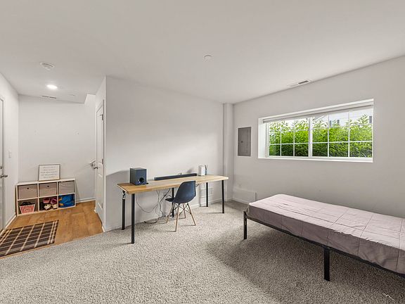4th image of 3807 Bissel Dr