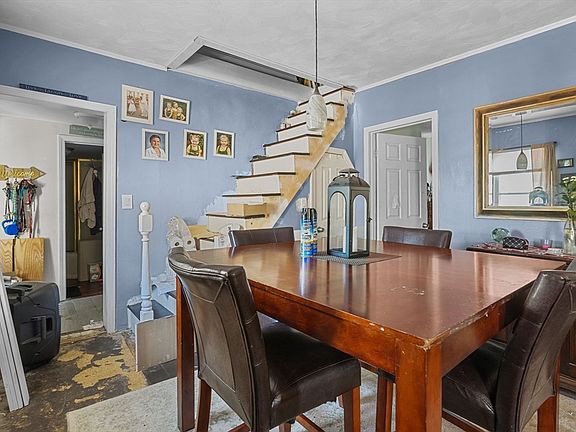 4th image of 42 Taunton Ave