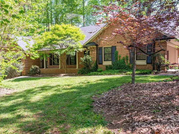 1058 General Hoke Dr, Lincolnton, NC 28092