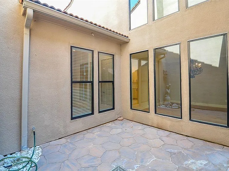15735 Tanya Cir — Photo 42