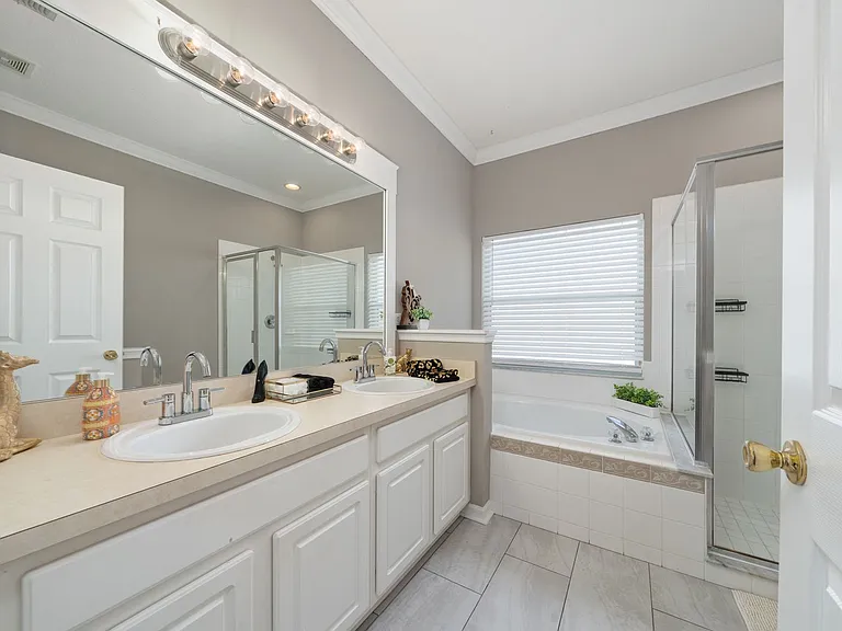 9724 Myrtle Creek Ln — Photo 28