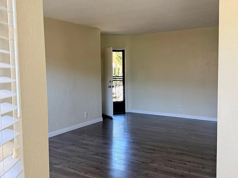 724 E Hardy St — Photo 3