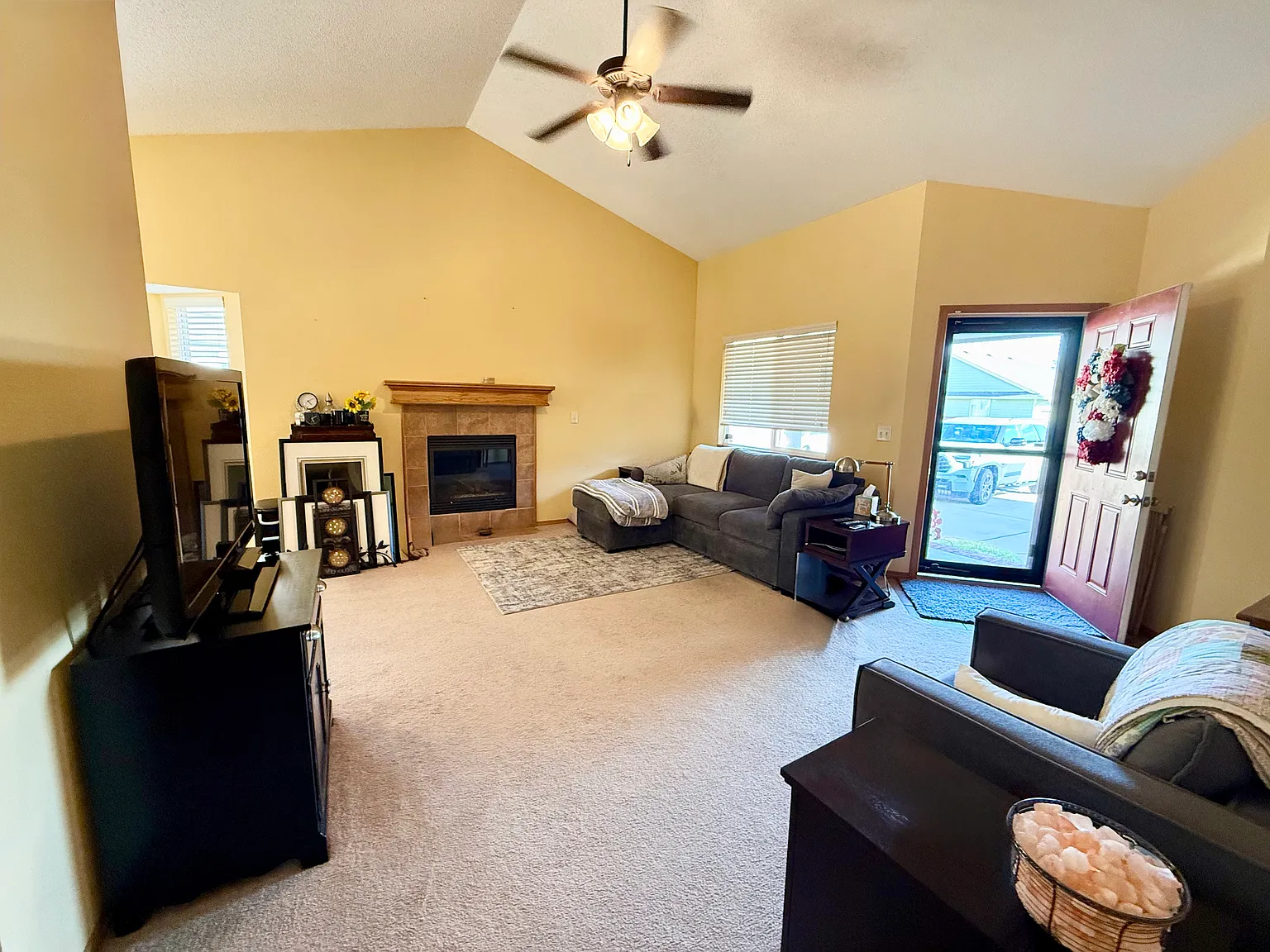 3 bed, 2052 sqft, $1,450 — Photo 3