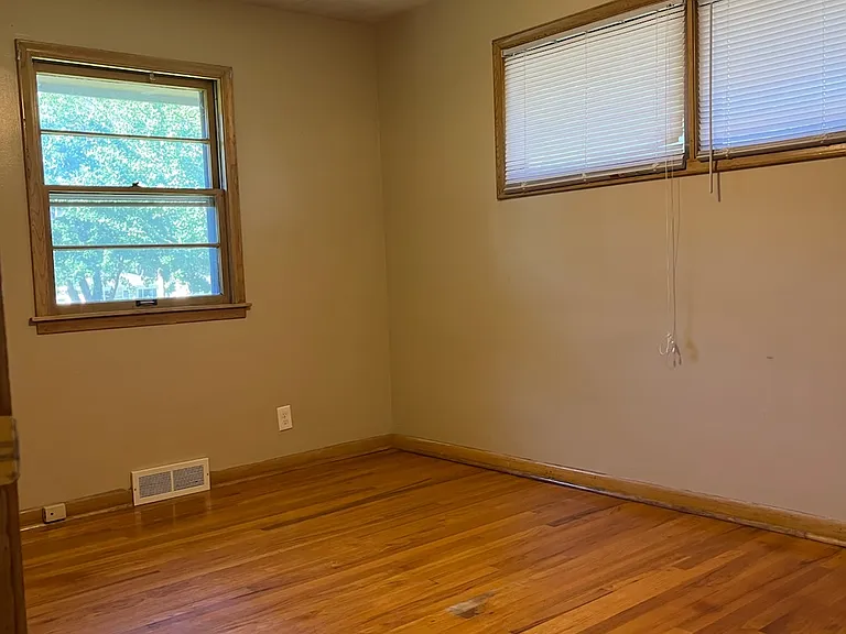 5542 W Adams St — Photo 9