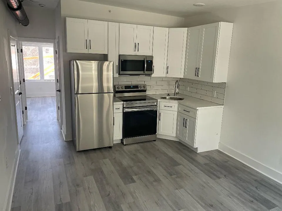 2332 E Thompson St #2