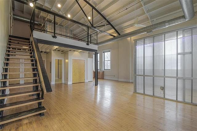 1st image of 918 E 5th St APT 5