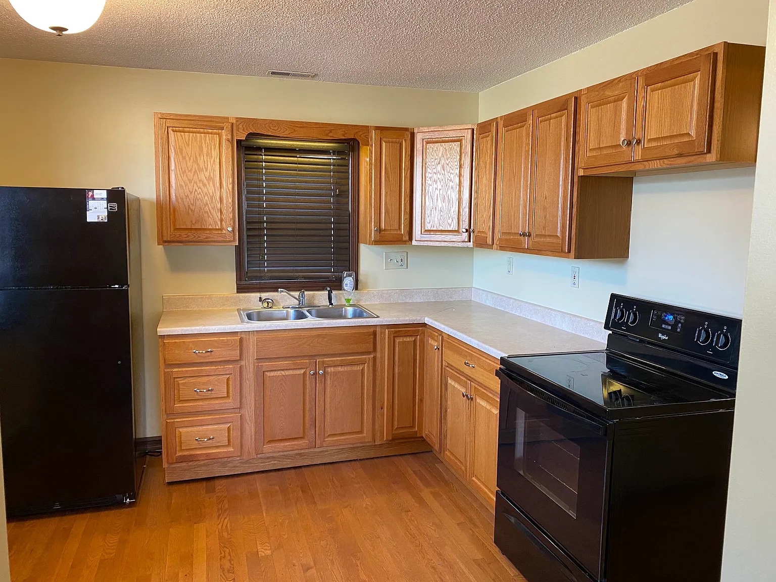 2 bed, $1,050 — Photo 4