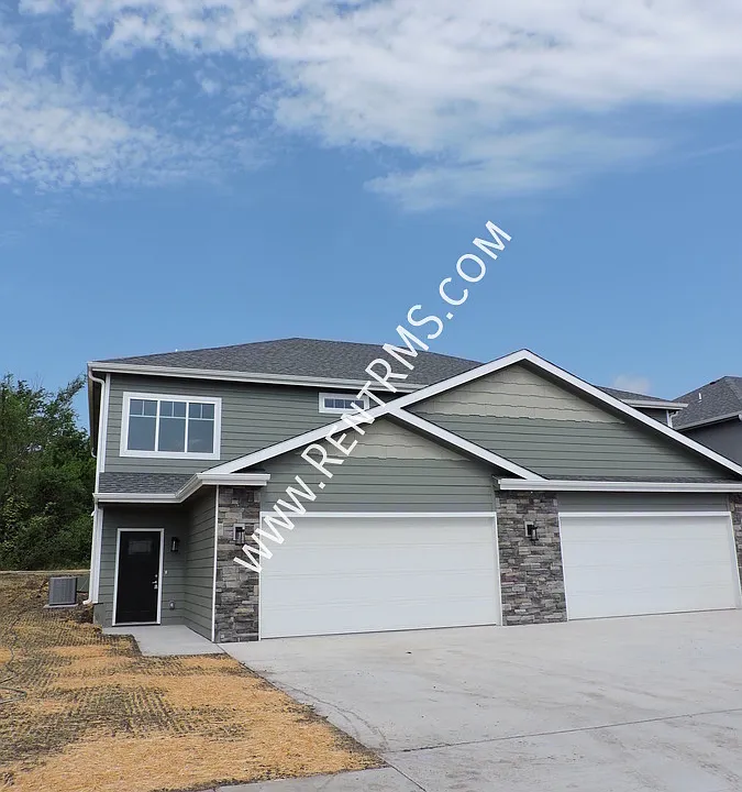 4335 SE Gemstone Ln