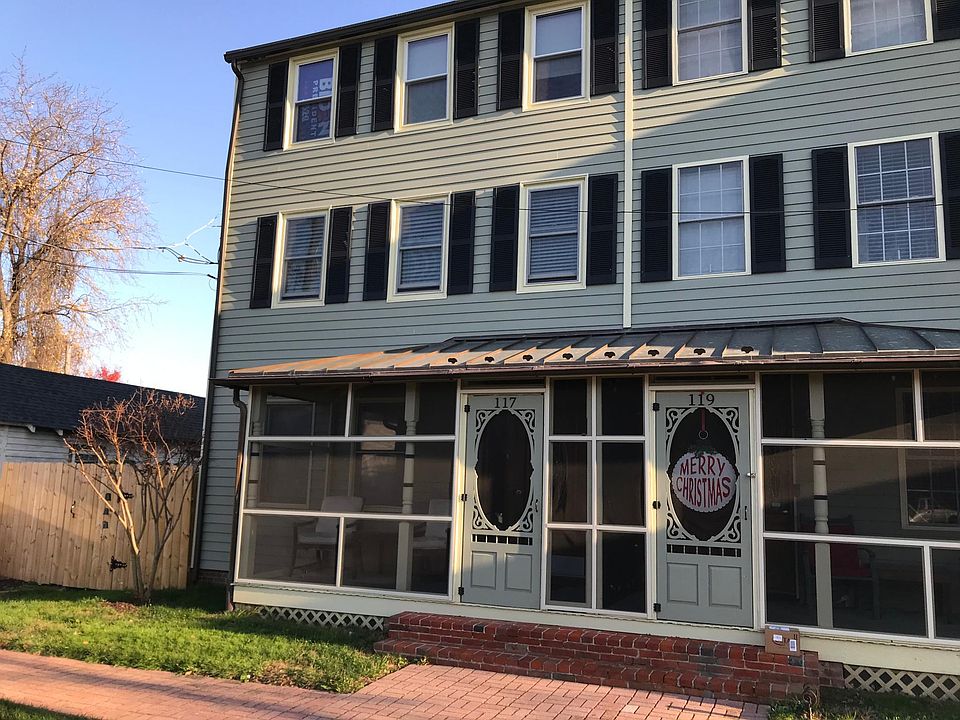 Common use screened front porch on Clinton Street.