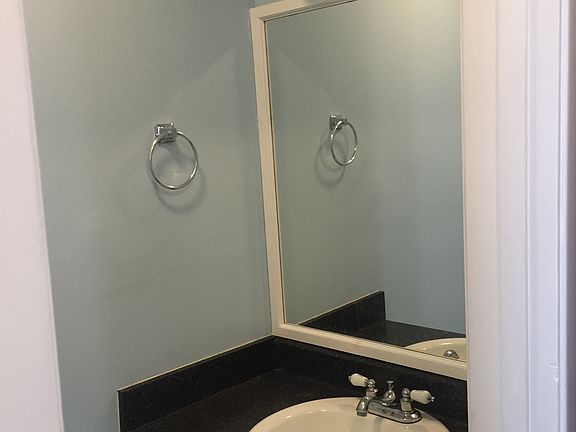 1/2 Bathroom