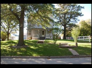 207 Park Ave, Axtell, KS 66403