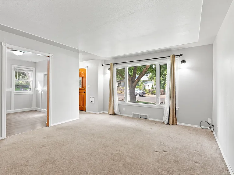 2112 E 10th Ave — Photo 3