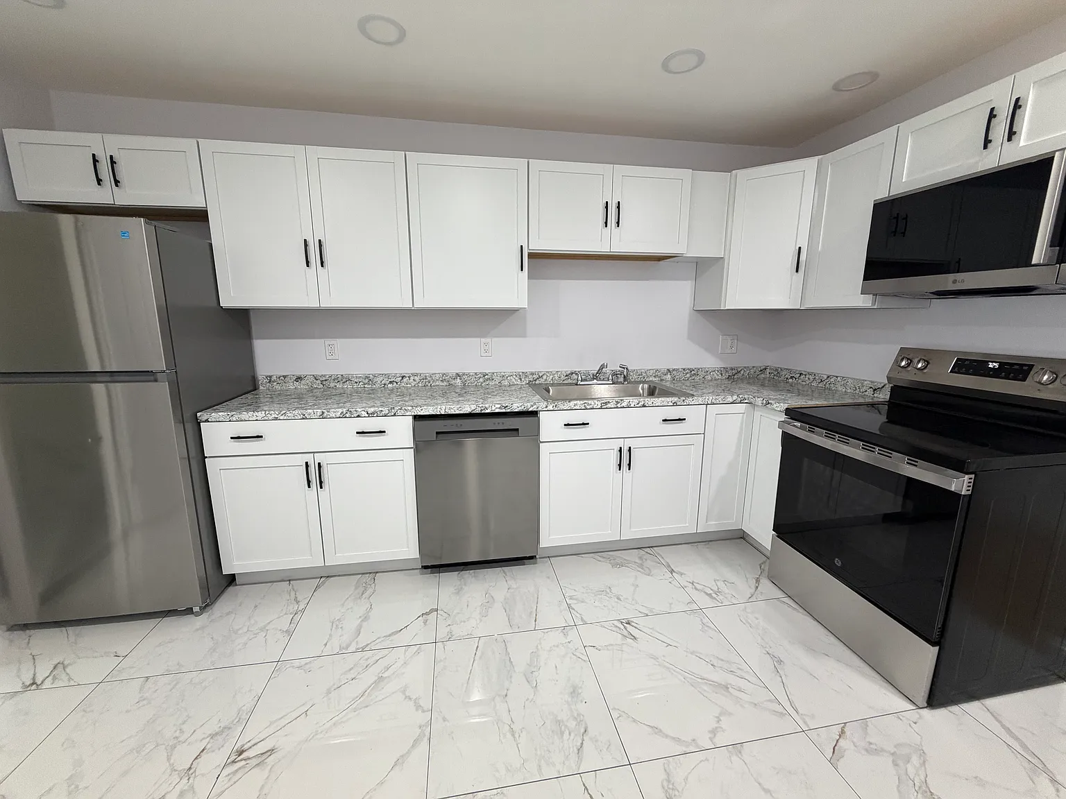 4 bed, 1300 sqft, $3,300 — Photo 2