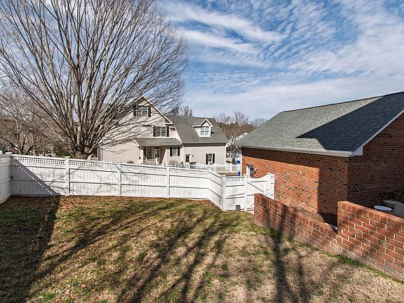 4th image of 516 Copperline Dr