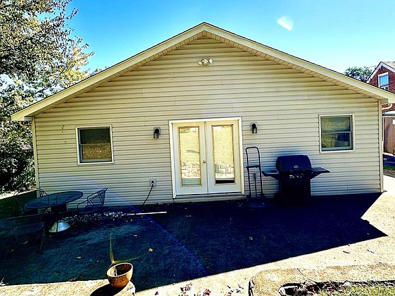 4th image of 17 Maccie St