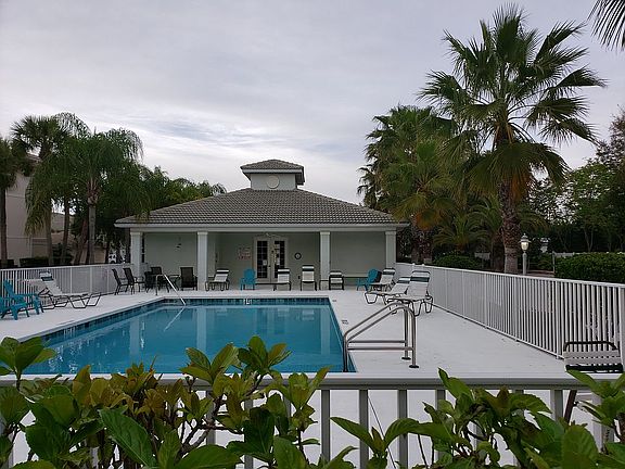 2nd image of 800 Gardens Edge Dr #813