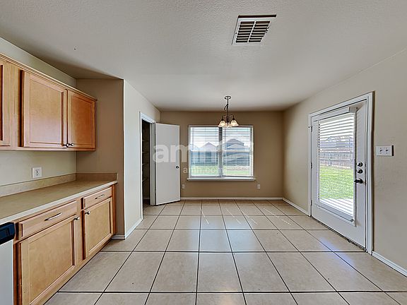 5th image of 821 Nancy Dr