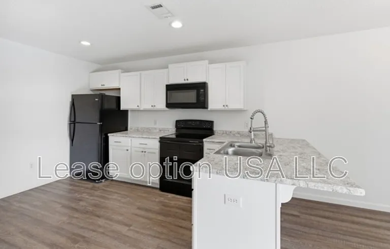 34 Pine St #C — Photo 12