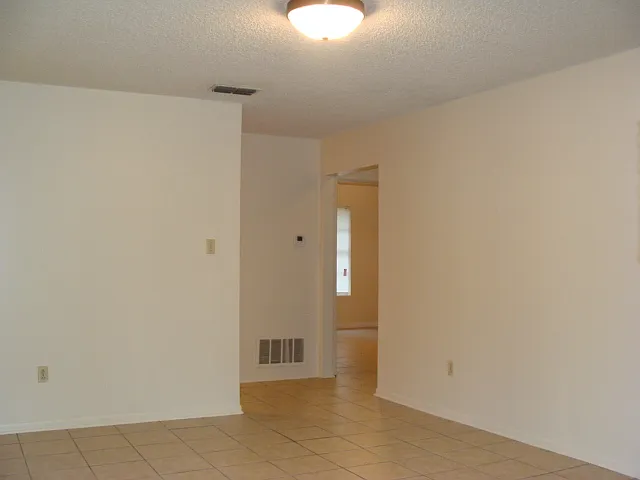 2 bed, 983 sqft, $925 — Photo 2