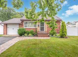 192 Sycamore Avenue, Bethpage, NY 11714