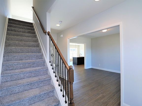3rd image of 328 White Cliffs Ln