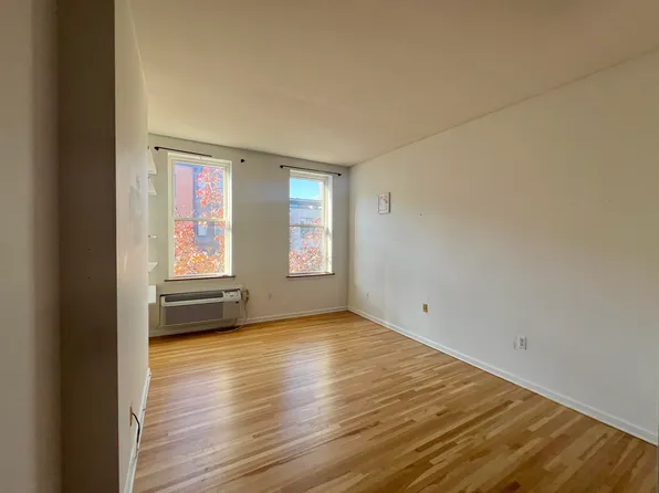 85 Jefferson Street image 4 of 18