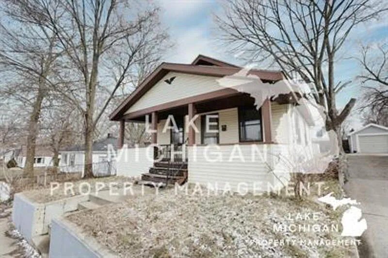 2 bed, 1.0 bath, 886 sqft, $1,595 — Photo 1
