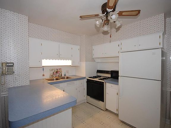 5th image of 695 E Catawba Ave