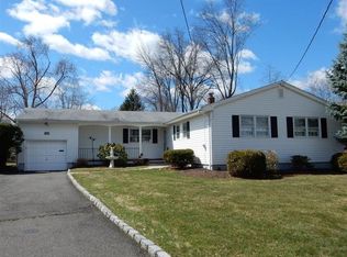 95 Dorset Dr, Clark, NJ 07066