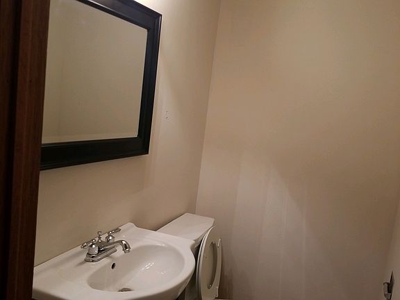 2nd image of 915 Welsh View Dr