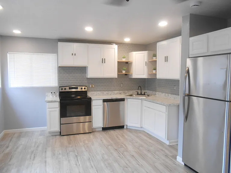 1017 S Westerly Rd — Photo 11