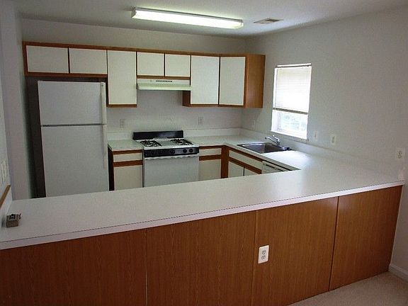 5th image of 19439 Rayfield Dr