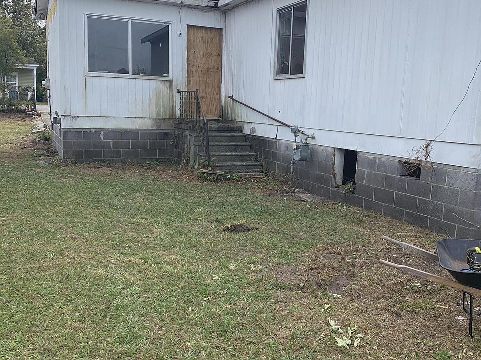 2nd image of 1205 Castle St