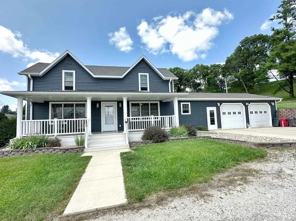 304 3rd St NW, Fort Atkinson, IA 52144
